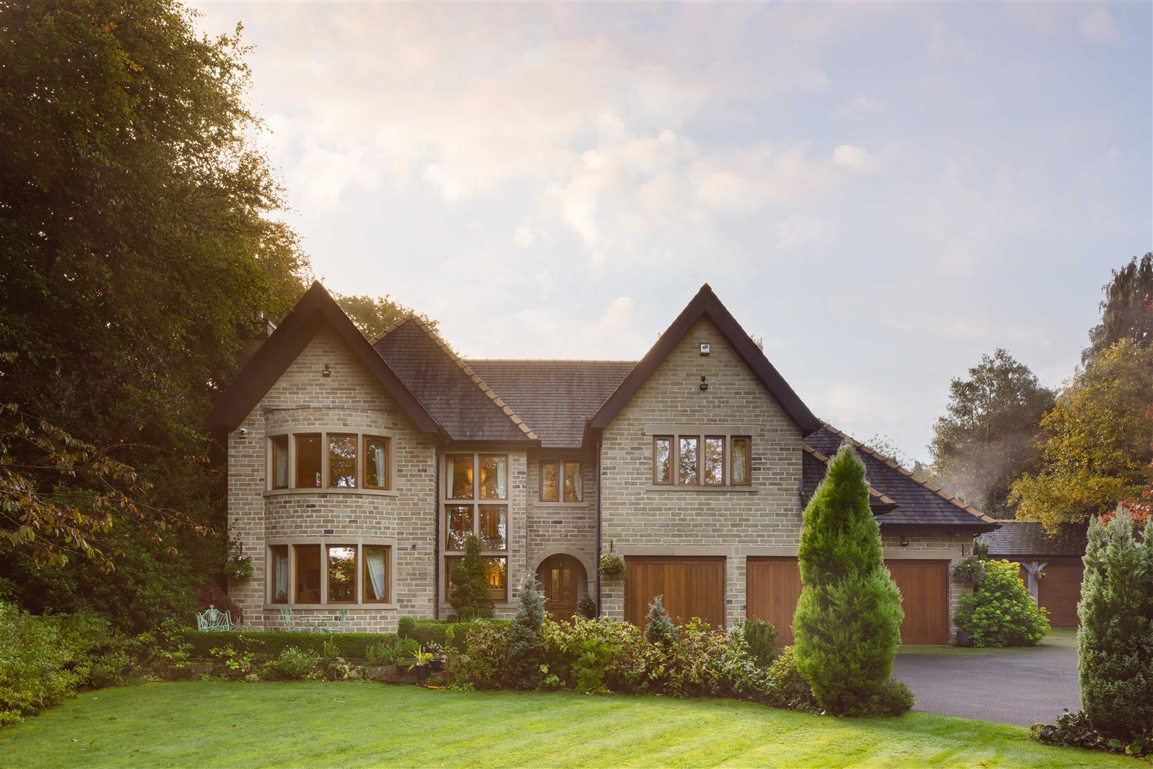 Sandbeds, Honley, Holmfirth Monroe Estate Agents